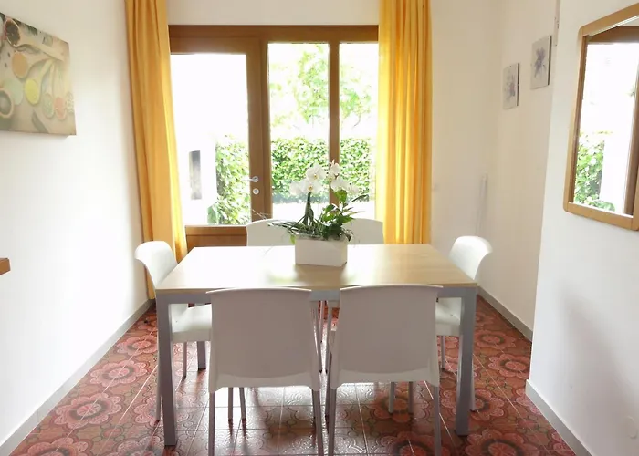 In A With Private Garden Διαμέρισμα